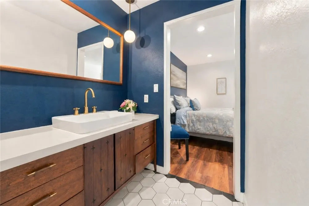 15207 Magnolia Boulevard #119 Sherman Oaks, CA 91403