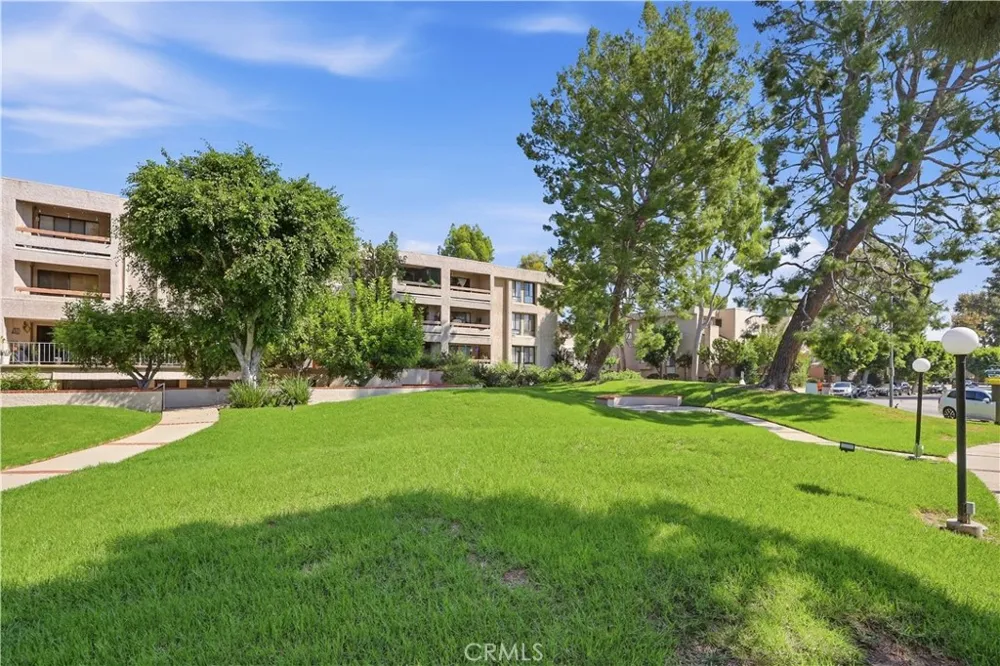 15207 Magnolia Boulevard #119 Sherman Oaks, CA 91403