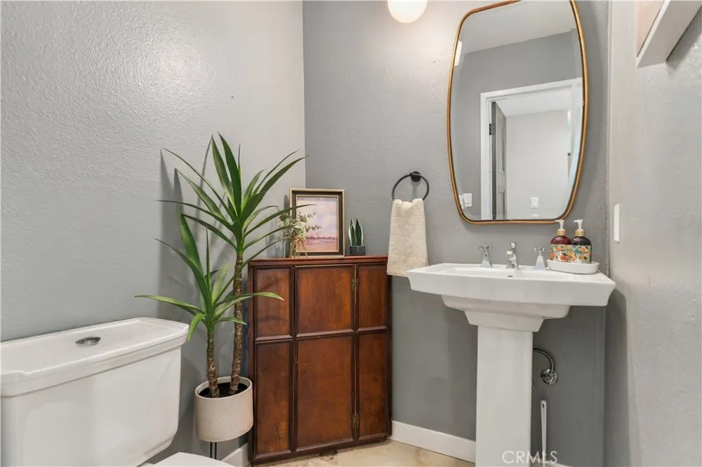 15207 Magnolia Boulevard #119 Sherman Oaks, CA 91403