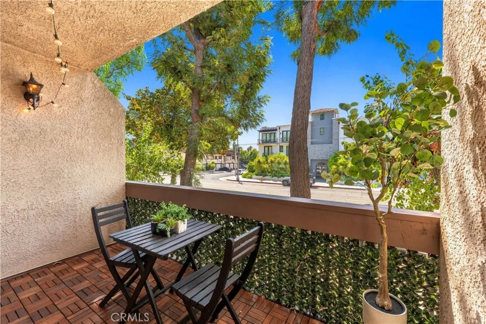 15207 Magnolia Boulevard #119 Sherman Oaks, CA 91403