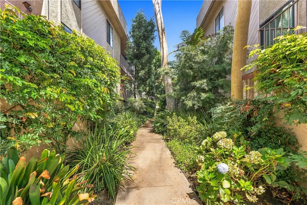 15207 Magnolia Boulevard #119 Sherman Oaks, CA 91403