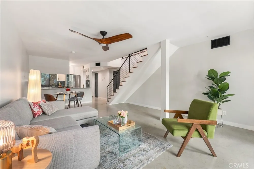 15207 Magnolia Boulevard #119 Sherman Oaks, CA 91403