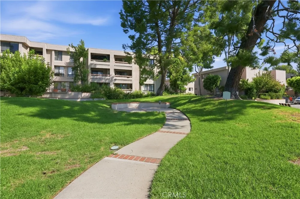 15207 Magnolia Boulevard #119 Sherman Oaks, CA 91403