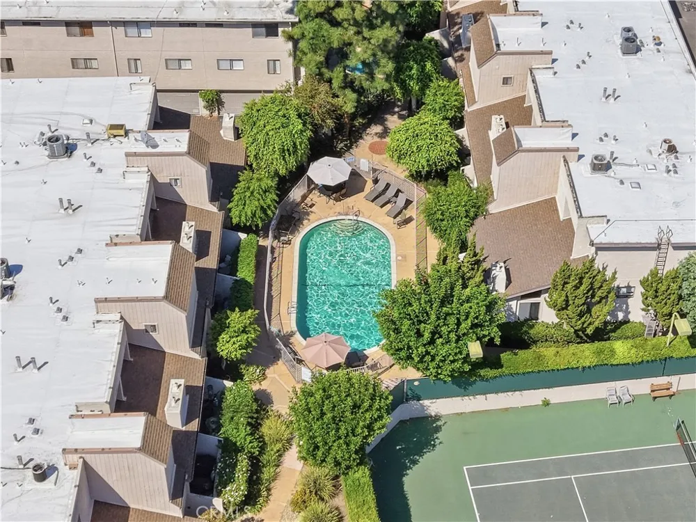 15207 Magnolia Boulevard #119 Sherman Oaks, CA 91403