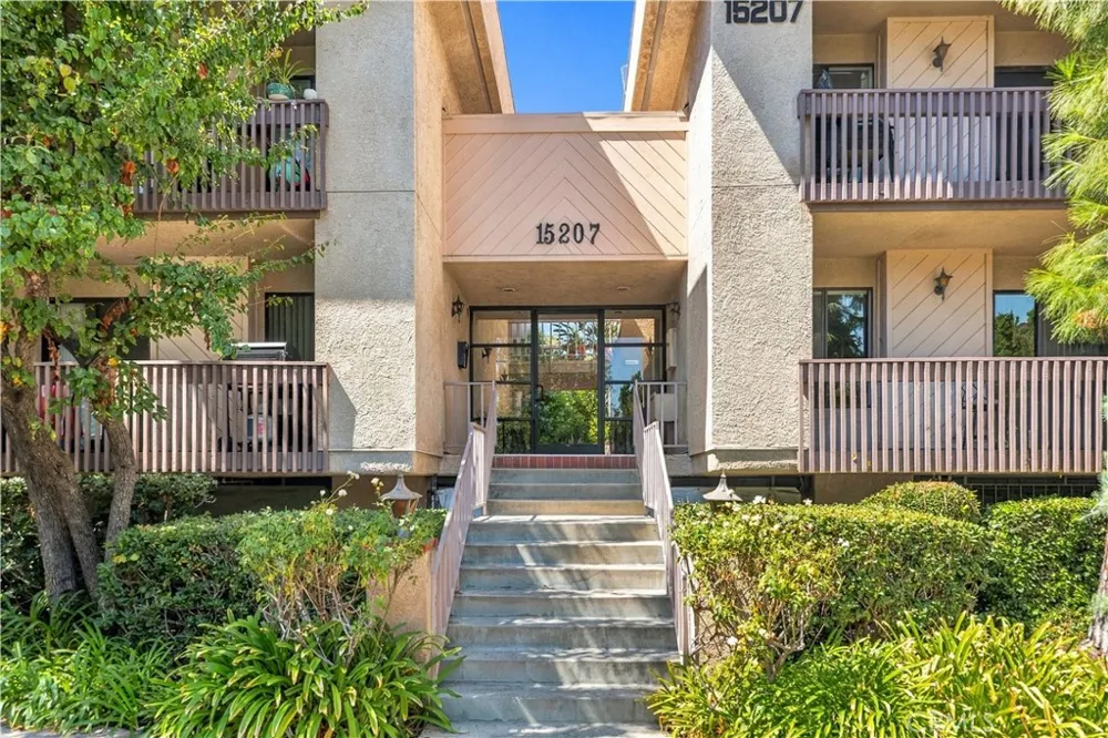 15207 Magnolia Boulevard #119 Sherman Oaks, CA 91403
