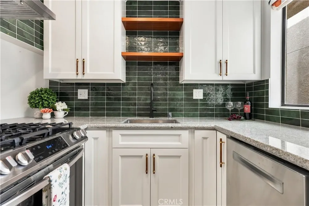 15207 Magnolia Boulevard #119 Sherman Oaks, CA 91403