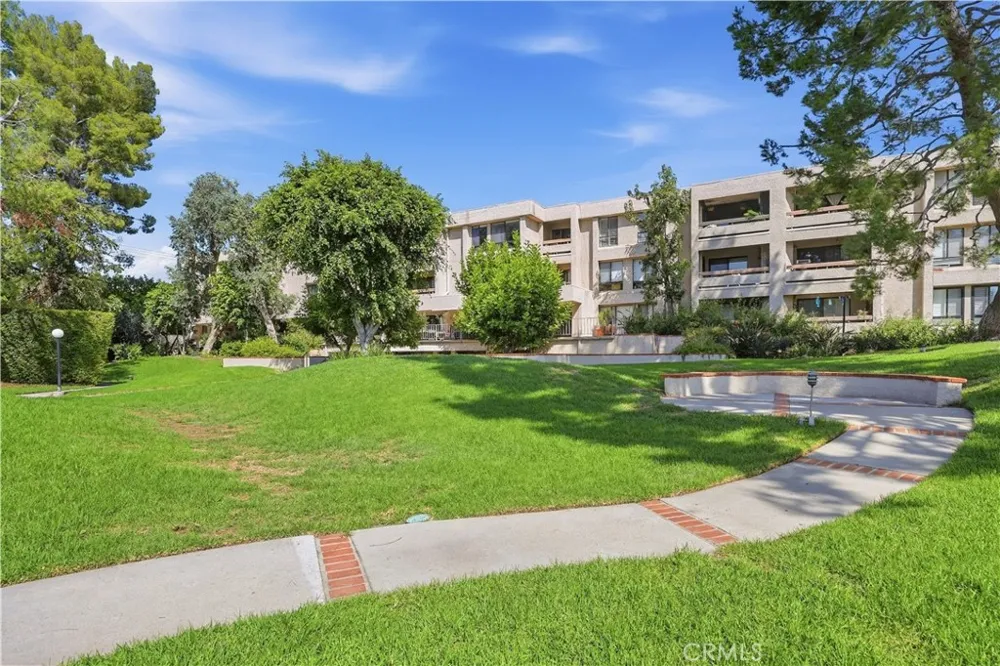 15207 Magnolia Boulevard #119 Sherman Oaks, CA 91403