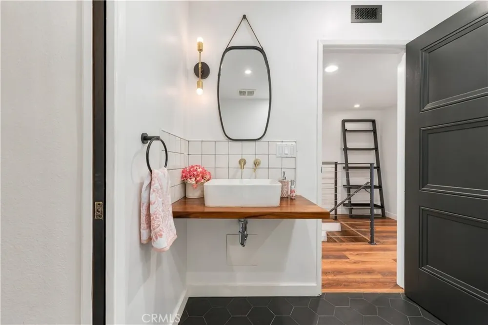 15207 Magnolia Boulevard #119 Sherman Oaks, CA 91403