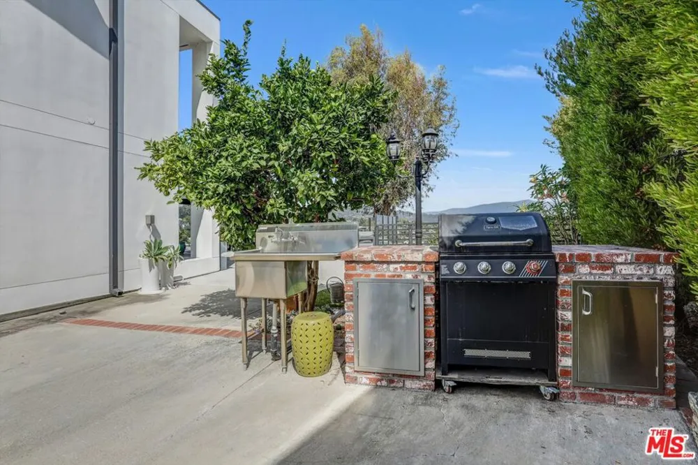 2355 Branden Street Los Angeles, CA 90026
