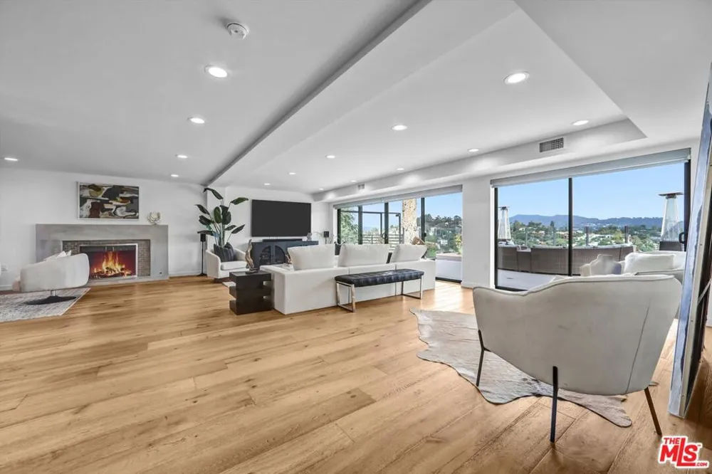 2355 Branden Street Los Angeles, CA 90026