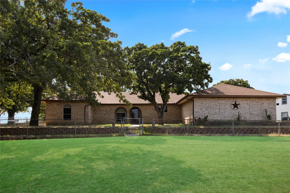 4425 County Road 711 Cleburne, TX 76031