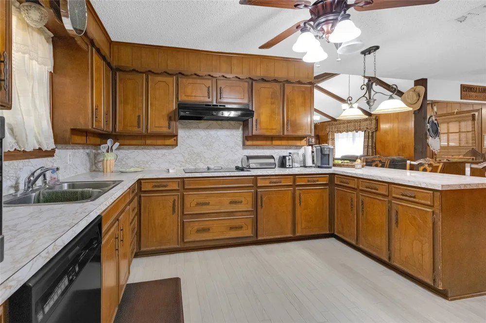 4425 County Road 711 Cleburne, TX 76031
