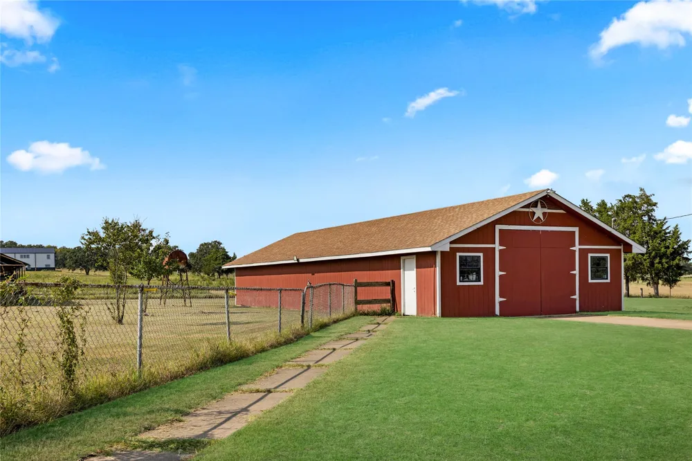 4425 County Road 711 Cleburne, TX 76031