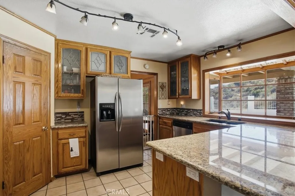 23134 La Granja Valencia, CA 91354