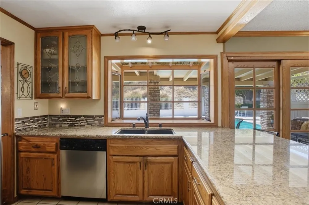 23134 La Granja Valencia, CA 91354
