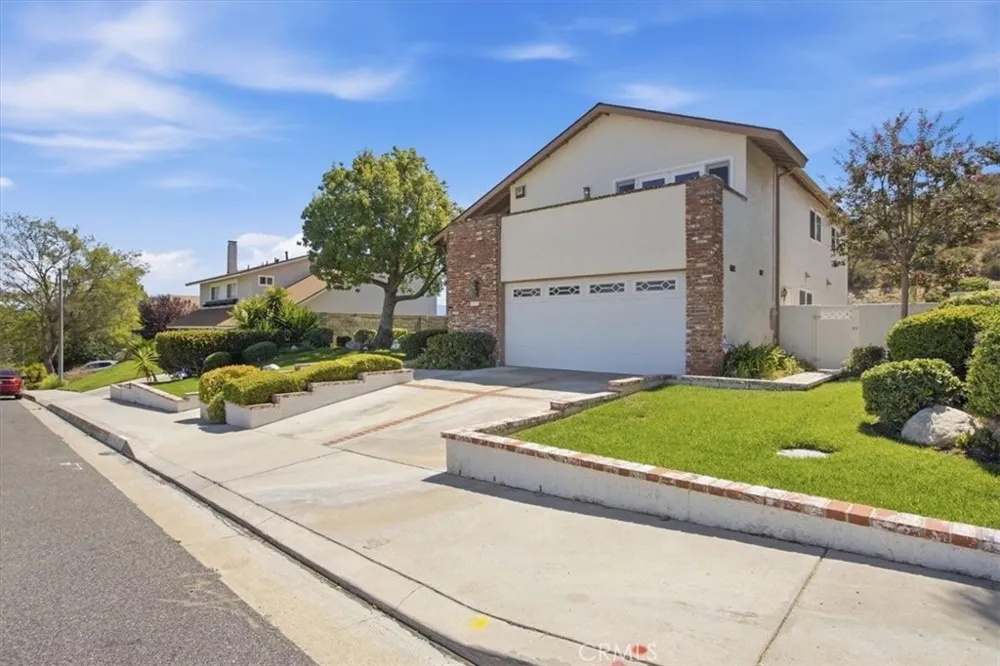 23134 La Granja Valencia, CA 91354