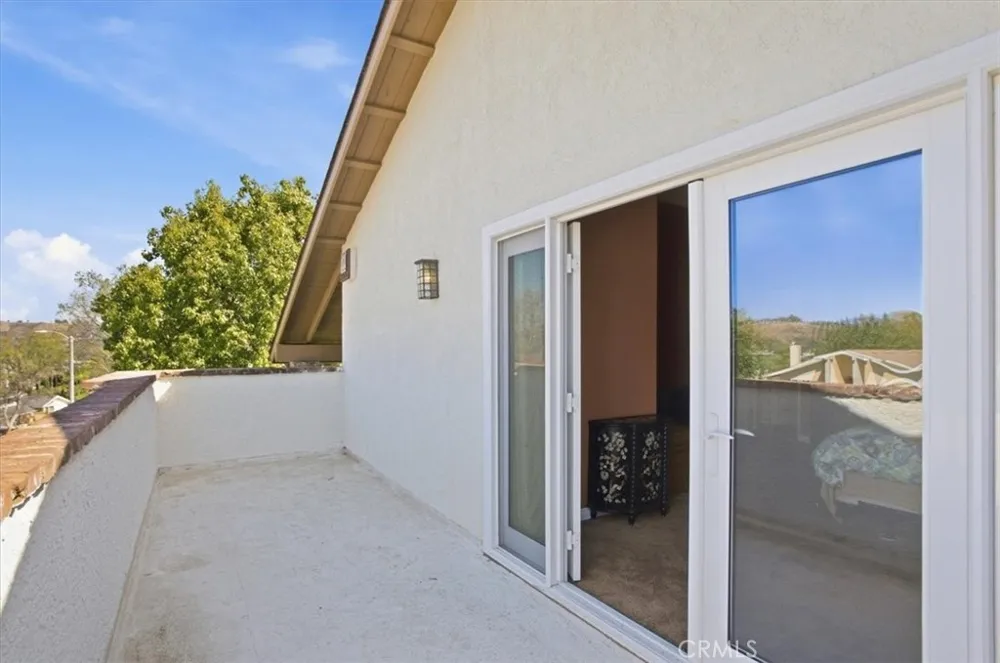 23134 La Granja Valencia, CA 91354