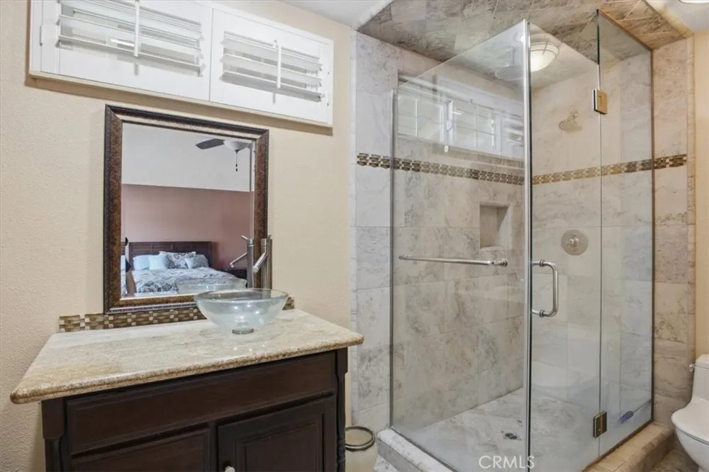 23134 La Granja Valencia, CA 91354