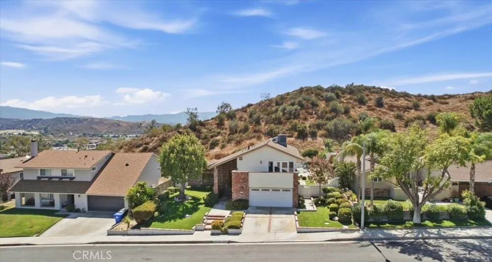 23134 La Granja Valencia, CA 91354
