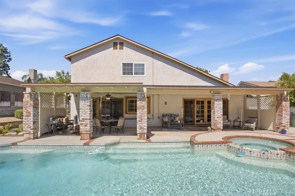 23134 La Granja Valencia, CA 91354