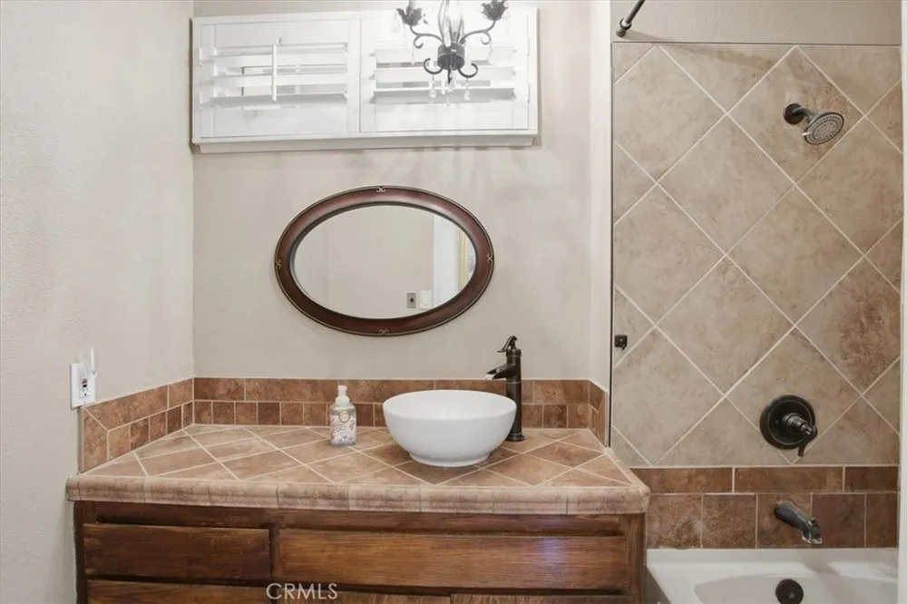 23134 La Granja Valencia, CA 91354