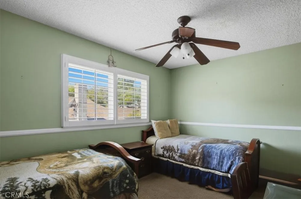 23134 La Granja Valencia, CA 91354