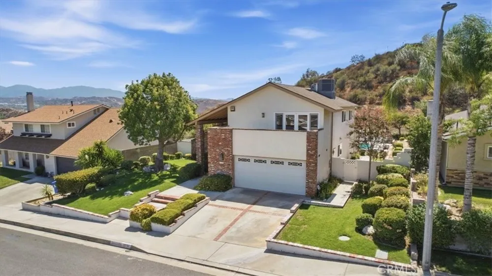 23134 La Granja Valencia, CA 91354