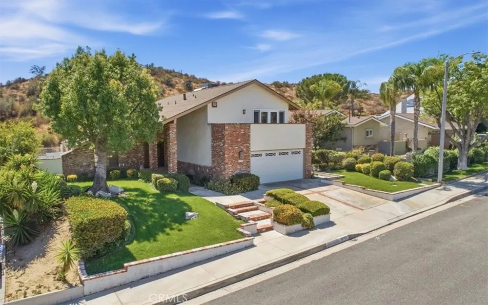23134 La Granja Valencia, CA 91354