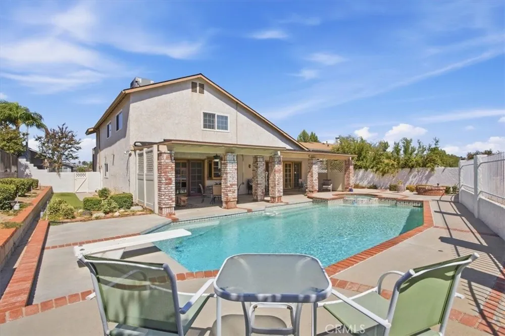 23134 La Granja Valencia, CA 91354
