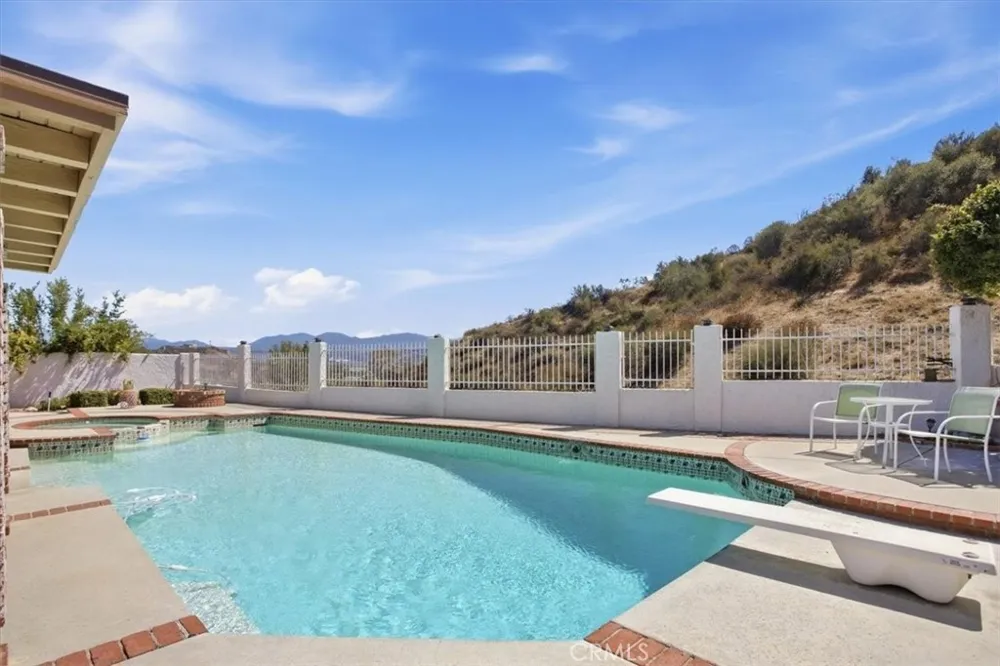 23134 La Granja Valencia, CA 91354