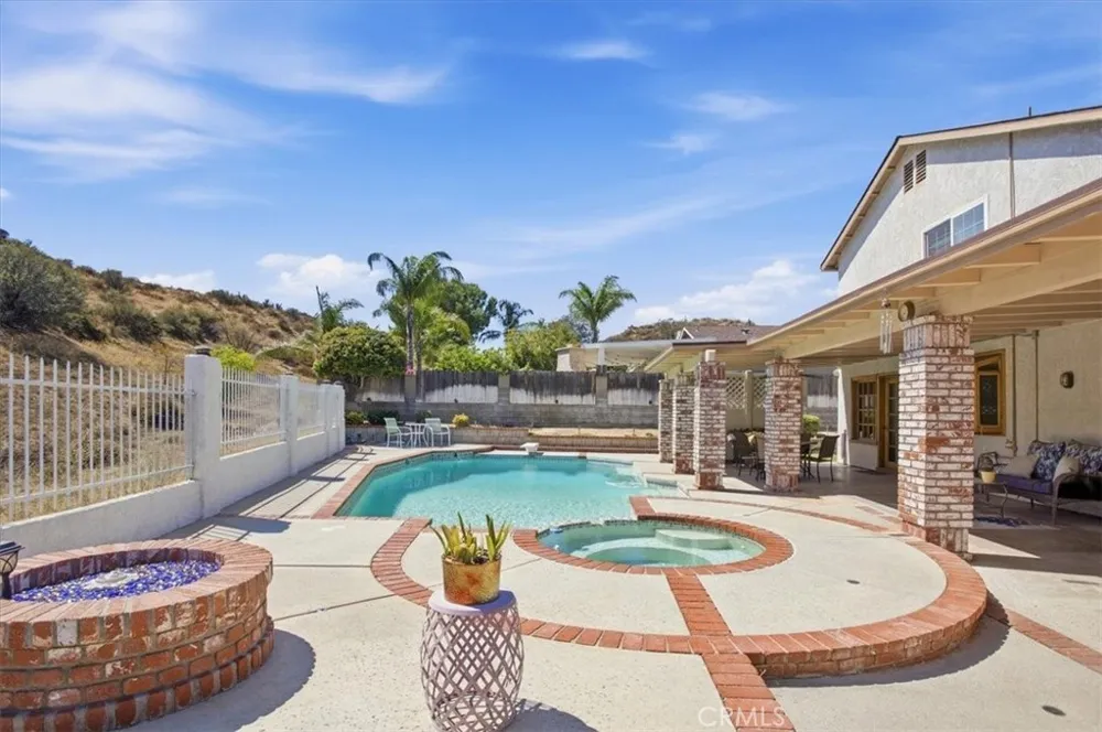 23134 La Granja Valencia, CA 91354