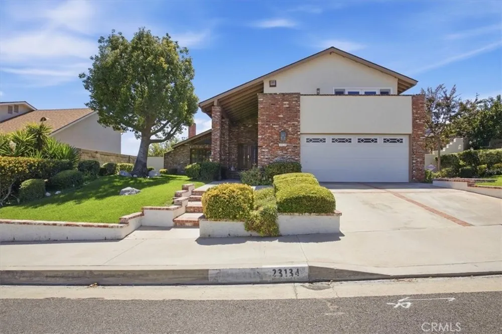 23134 La Granja Valencia, CA 91354