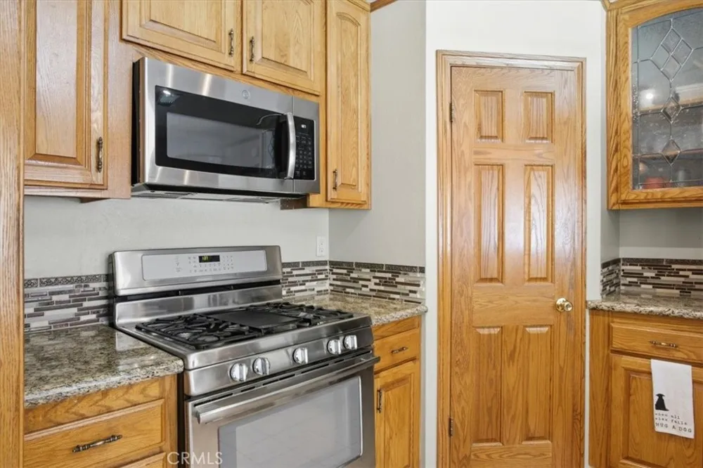 23134 La Granja Valencia, CA 91354