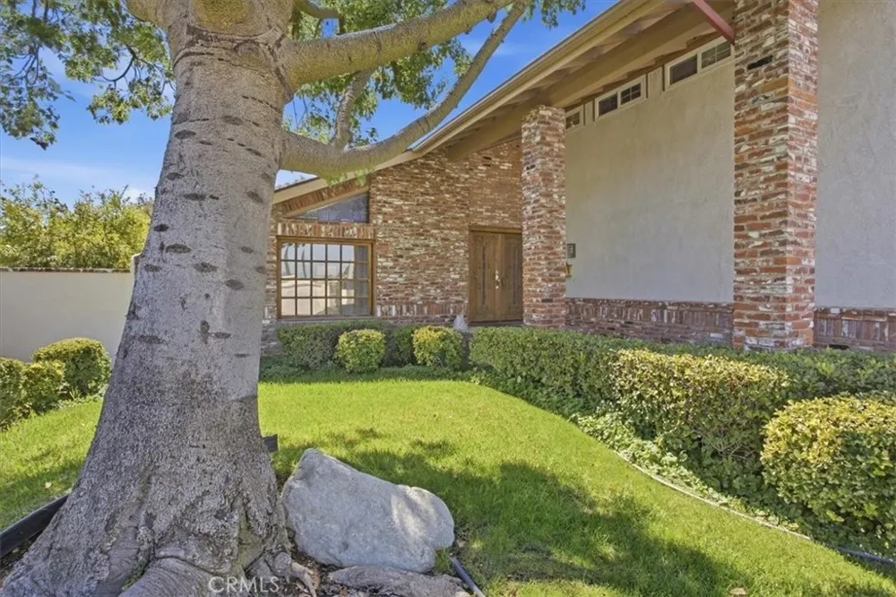 23134 La Granja Valencia, CA 91354