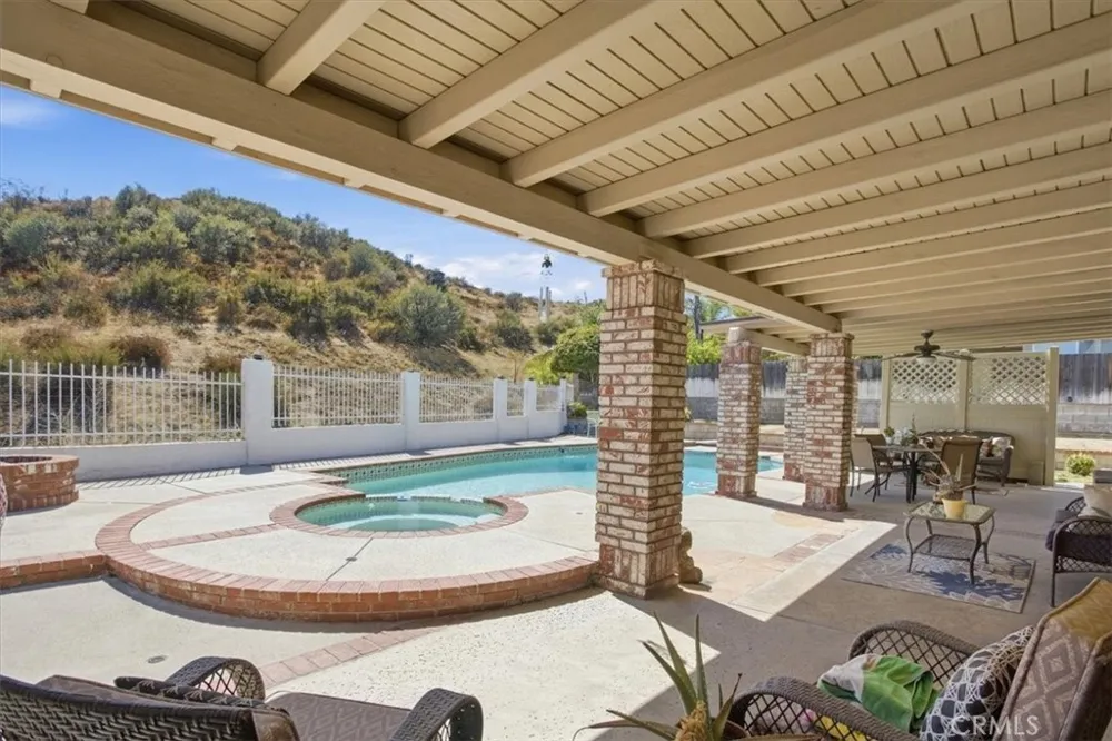 23134 La Granja Valencia, CA 91354