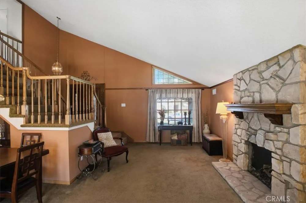 23134 La Granja Valencia, CA 91354