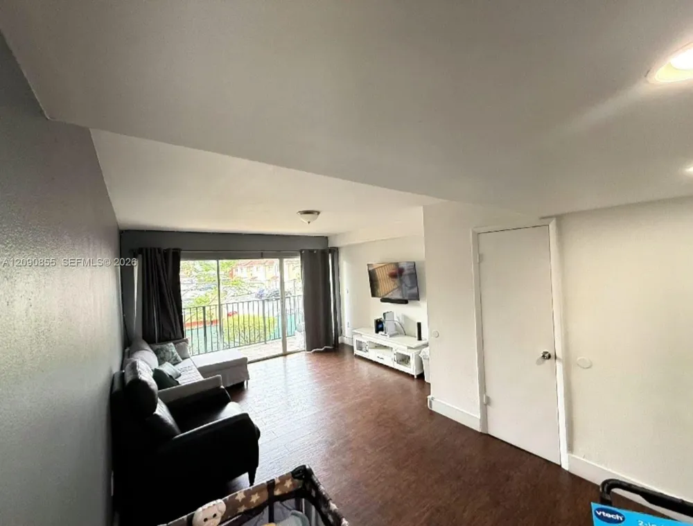 231 NW 109th Ave #209 Miami, FL 33172