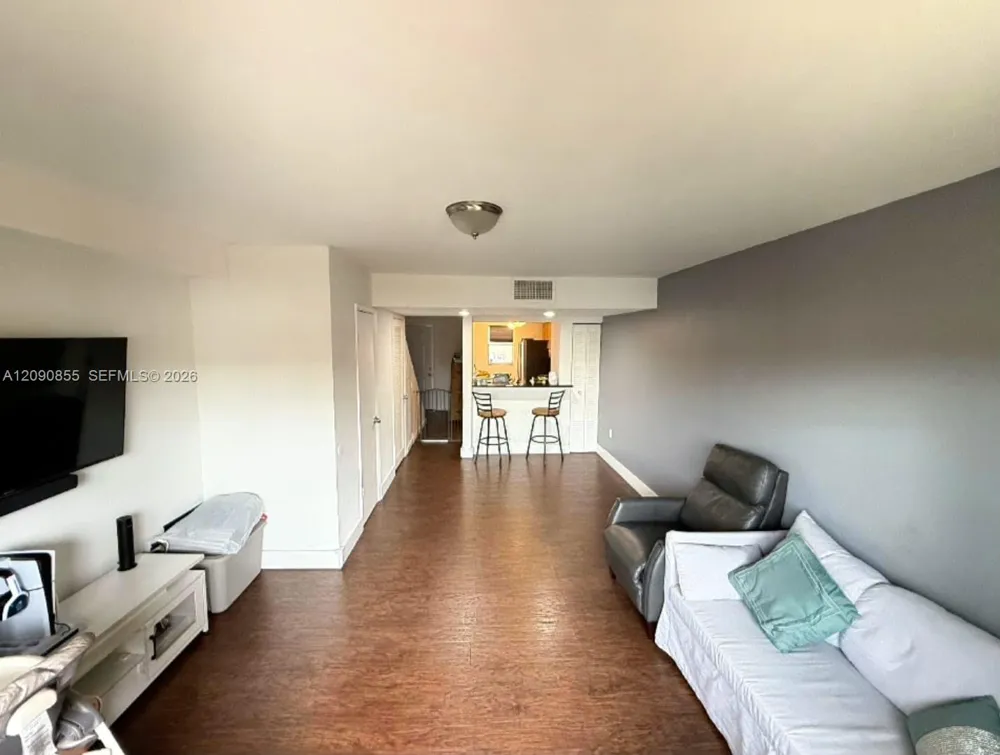 231 NW 109th Ave #209 Miami, FL 33172