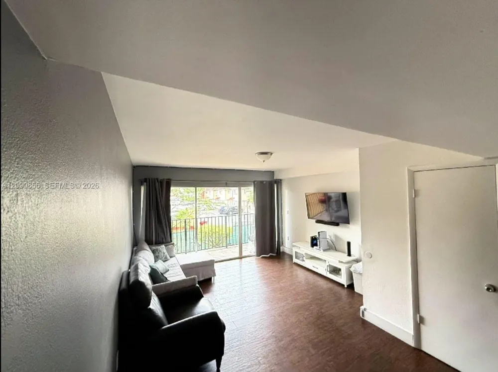 231 NW 109th Ave #209 Miami, FL 33172