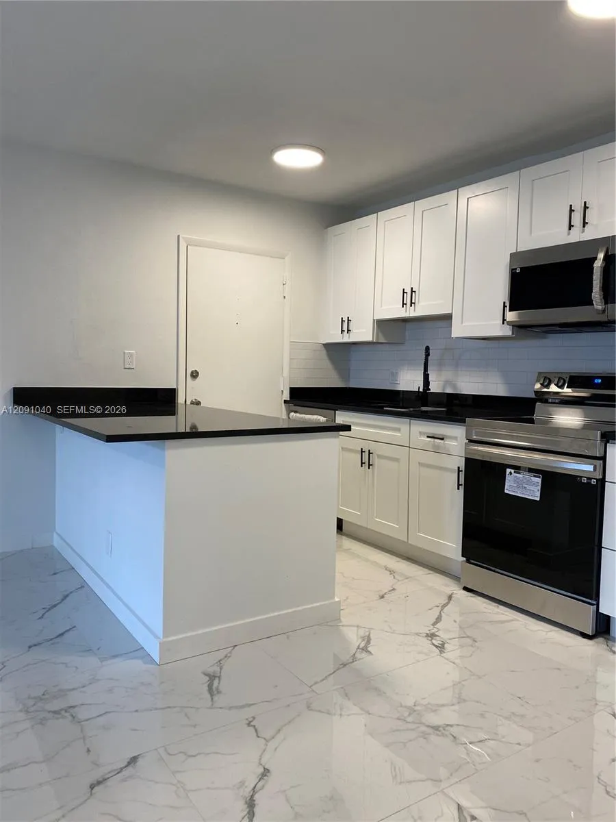 3550 NW 8th Ave #616 Pompano Beach, FL 33064