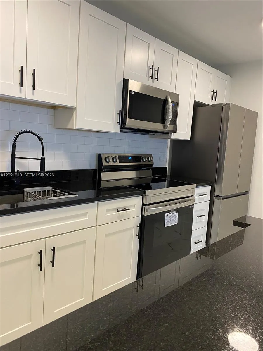3550 NW 8th Ave #616 Pompano Beach, FL 33064