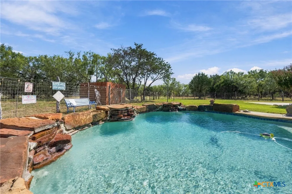 1550 CR 119 Burnet, TX 78611