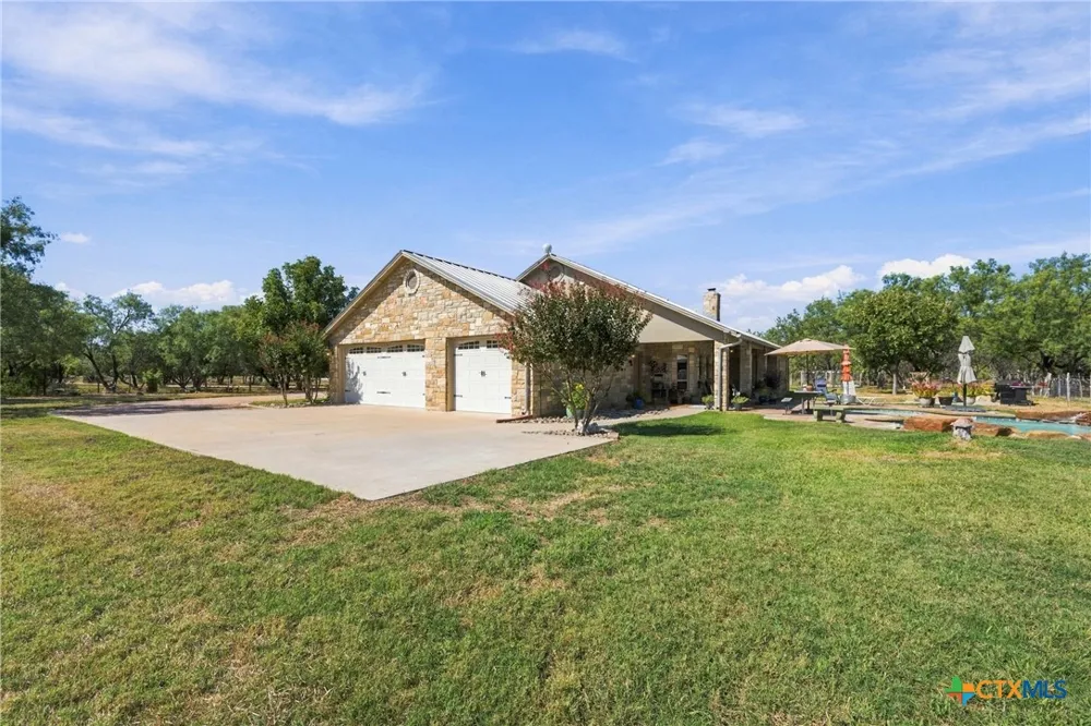 1550 CR 119 Burnet, TX 78611