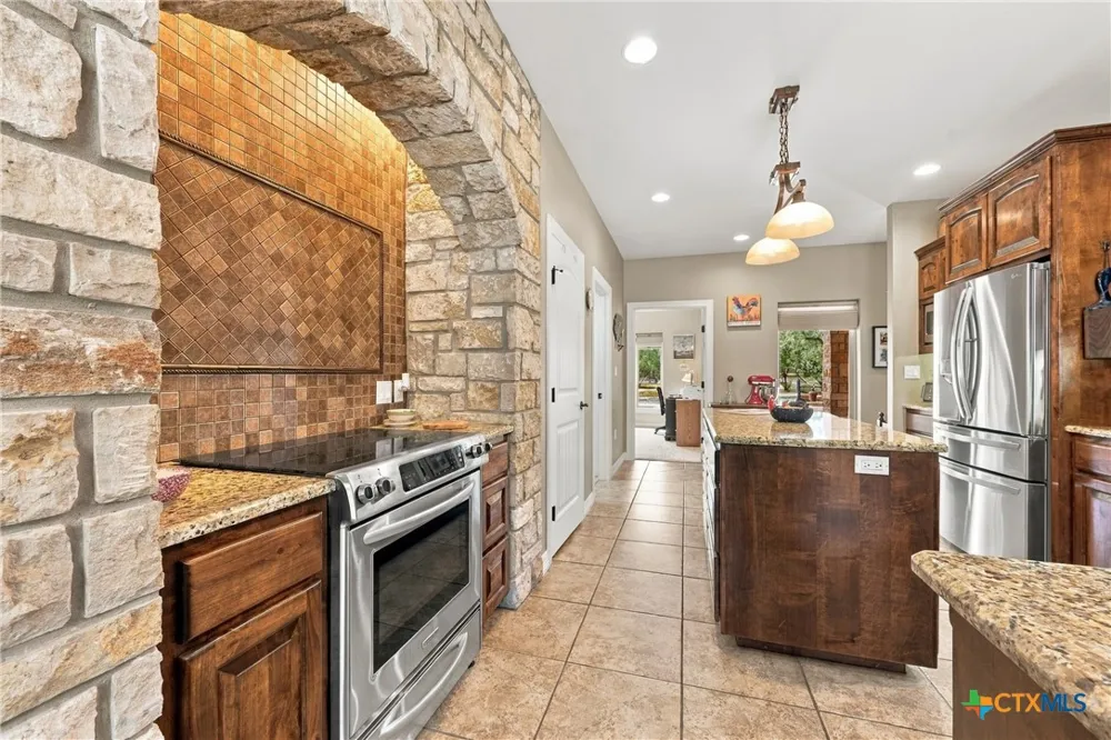 1550 CR 119 Burnet, TX 78611
