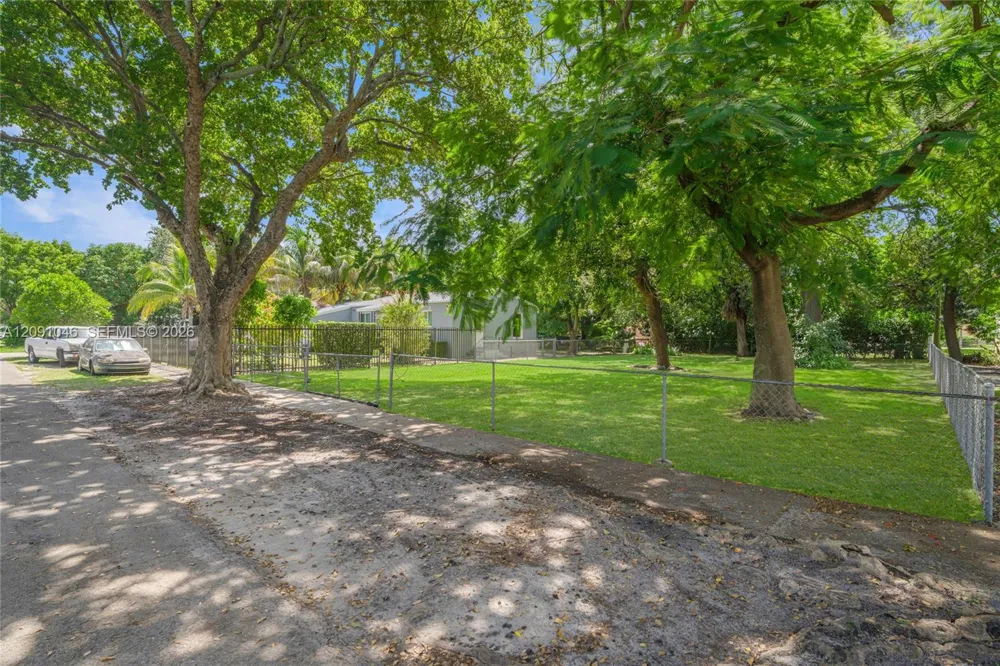 1060 NW 44th St Miami, FL 33127