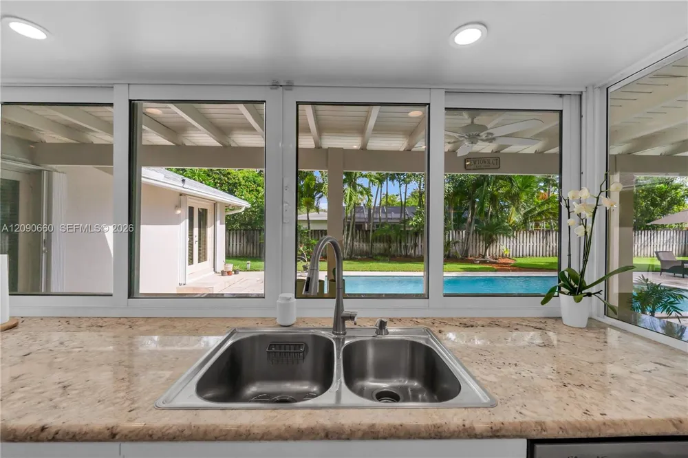 7915 SW 155th St Palmetto Bay, FL 33157