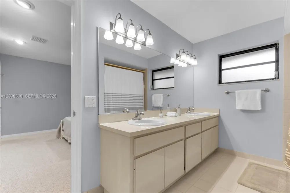 7915 SW 155th St Palmetto Bay, FL 33157