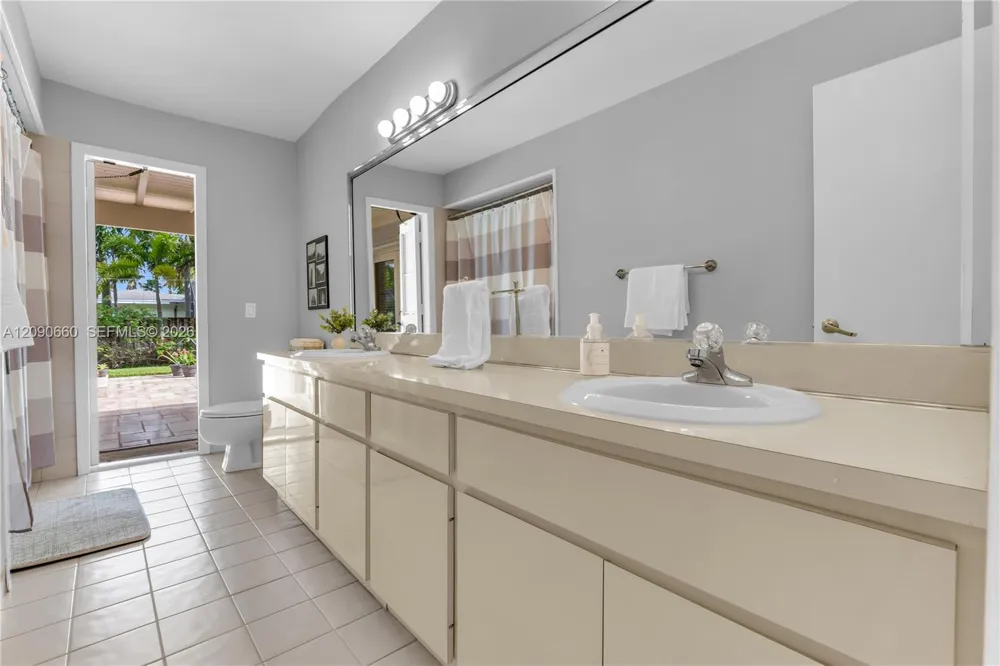 7915 SW 155th St Palmetto Bay, FL 33157