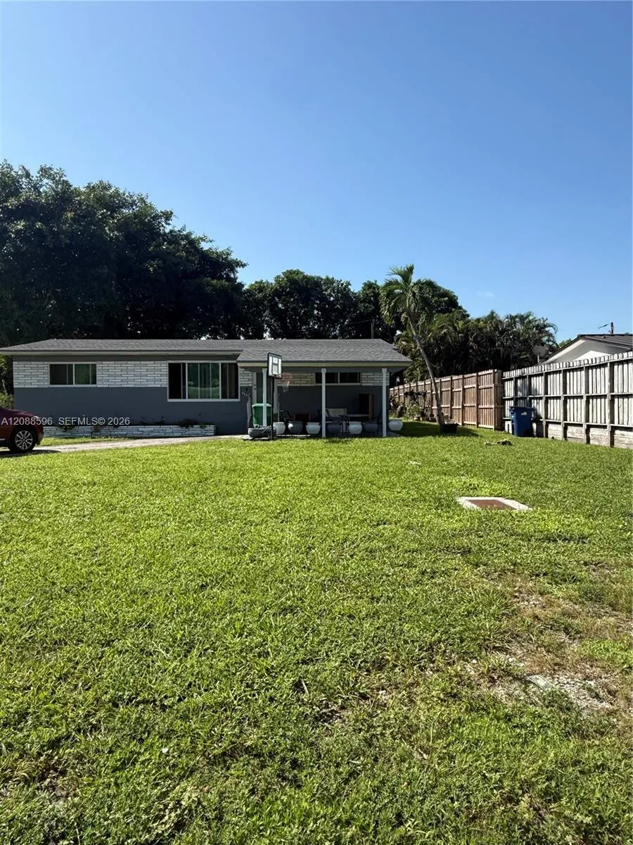 2540 NW 111th St Miami, FL 33167