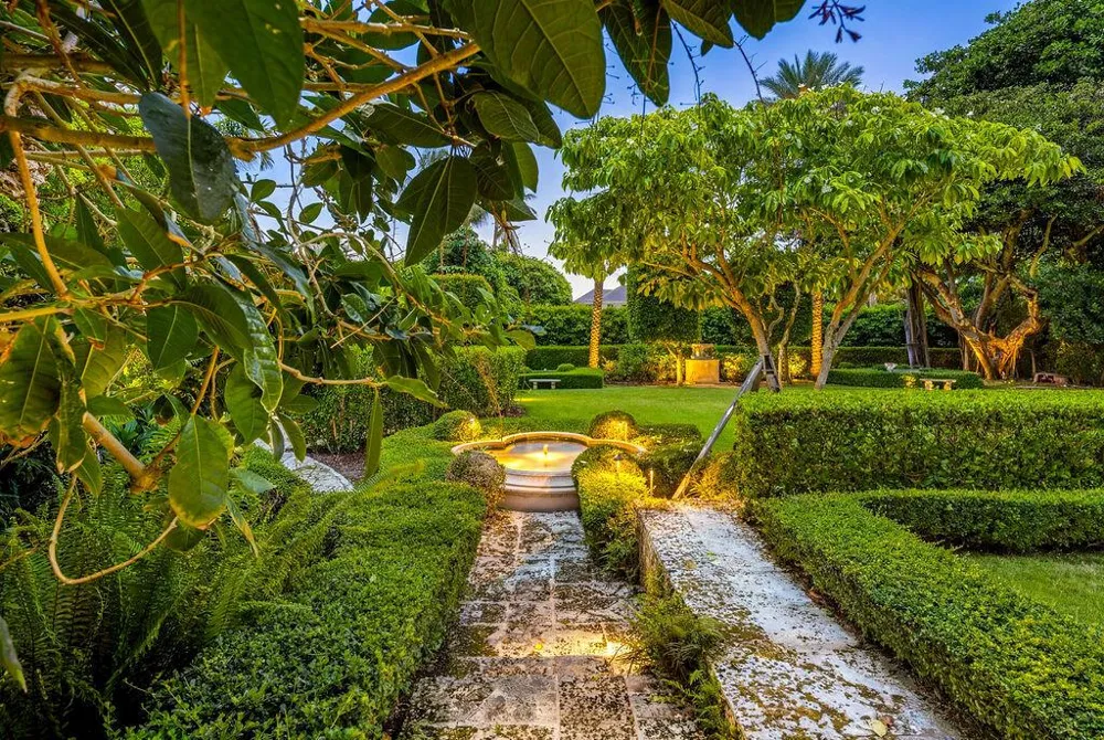 111 Via Del Lago Palm Beach, FL 33480